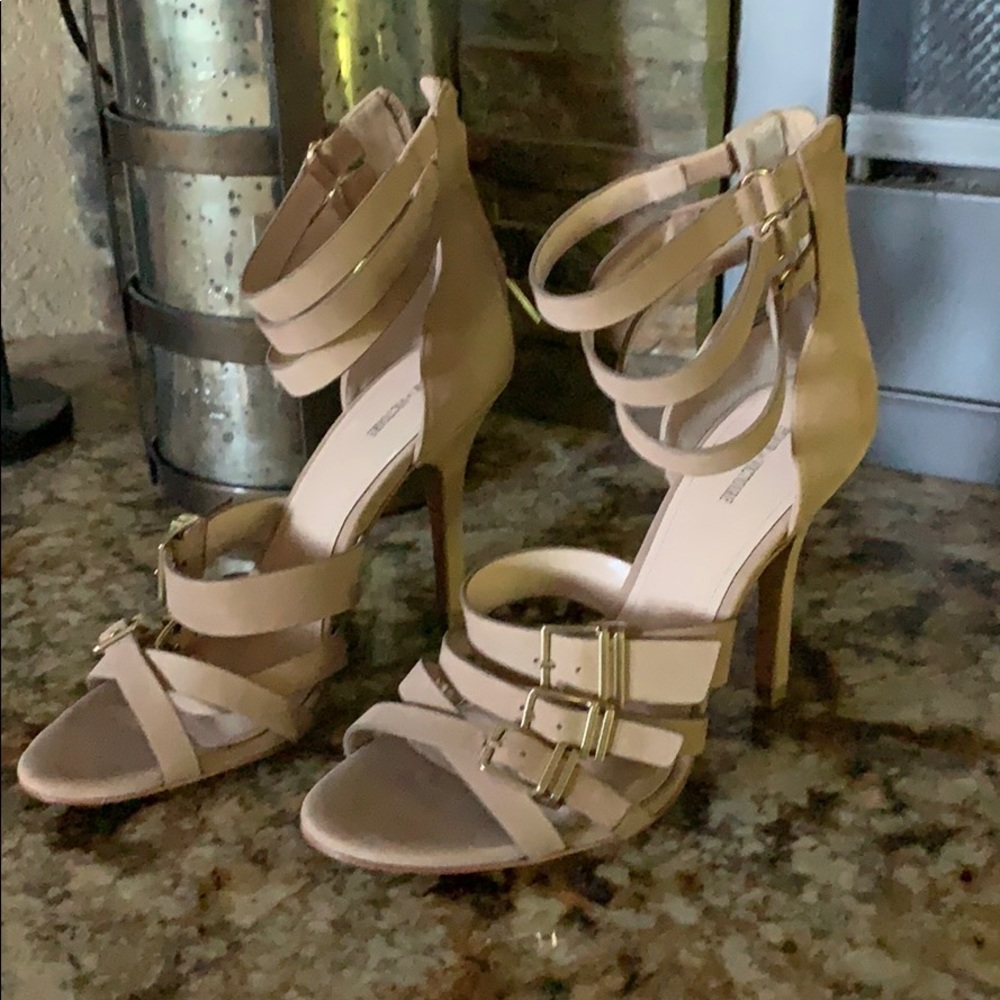 Pour la victoire sz 8M NWOT tan suede leather -